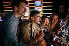 Interface play slot menampilkan pilihan pembayaran DANA, OVO, GoPay, ShopeePay dan QRIS untuk kemudahan pemain Indonesia